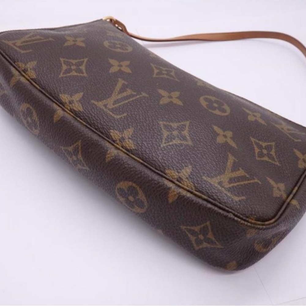 Wristlet/Shoulder Pouch in Brown